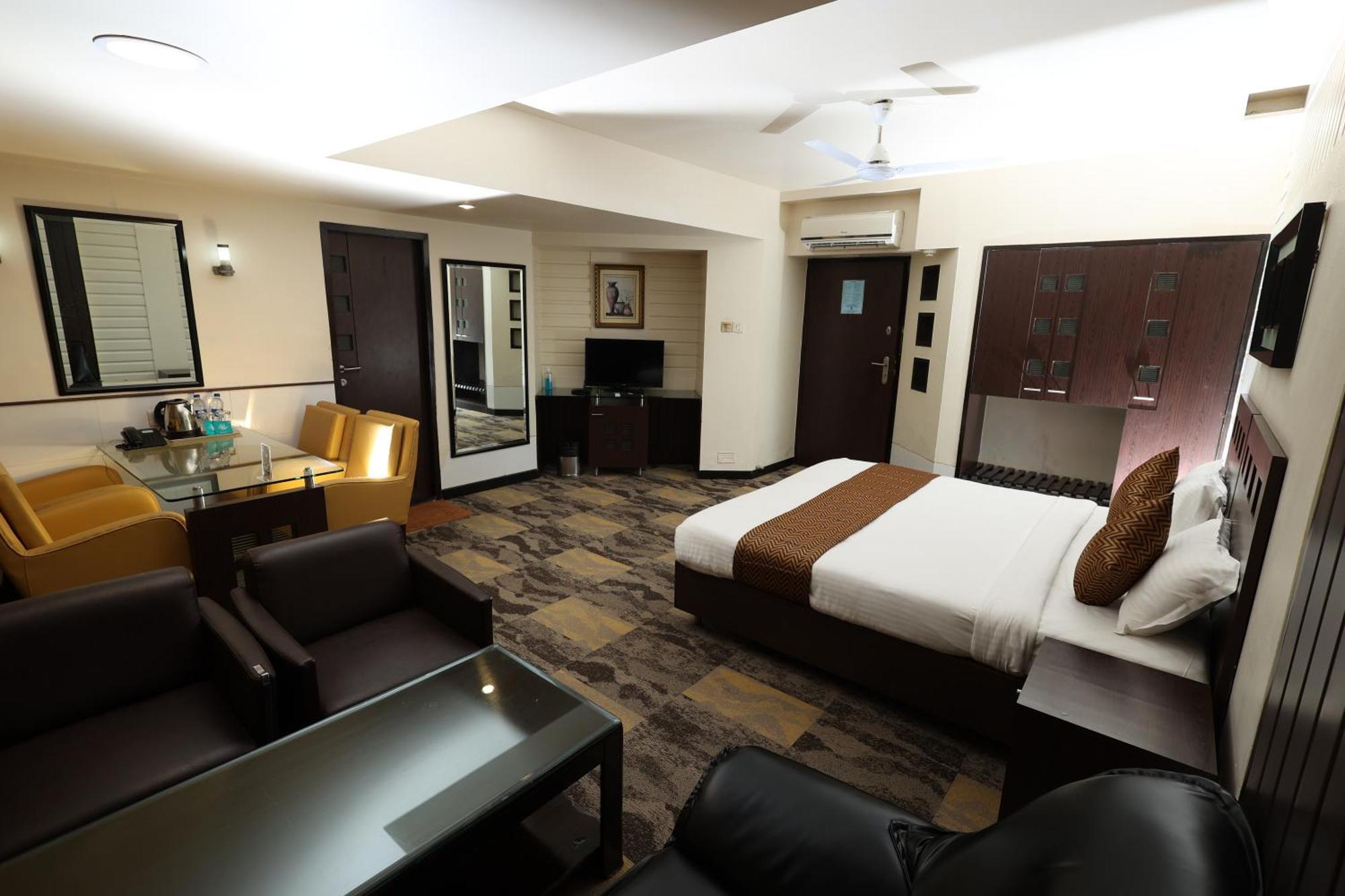 Quaint Suites Hotel & Banquet Mumbai Exterior photo