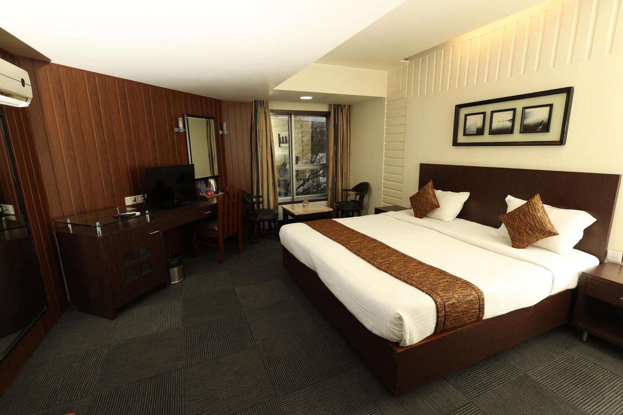 Quaint Suites Hotel & Banquet Mumbai Exterior photo