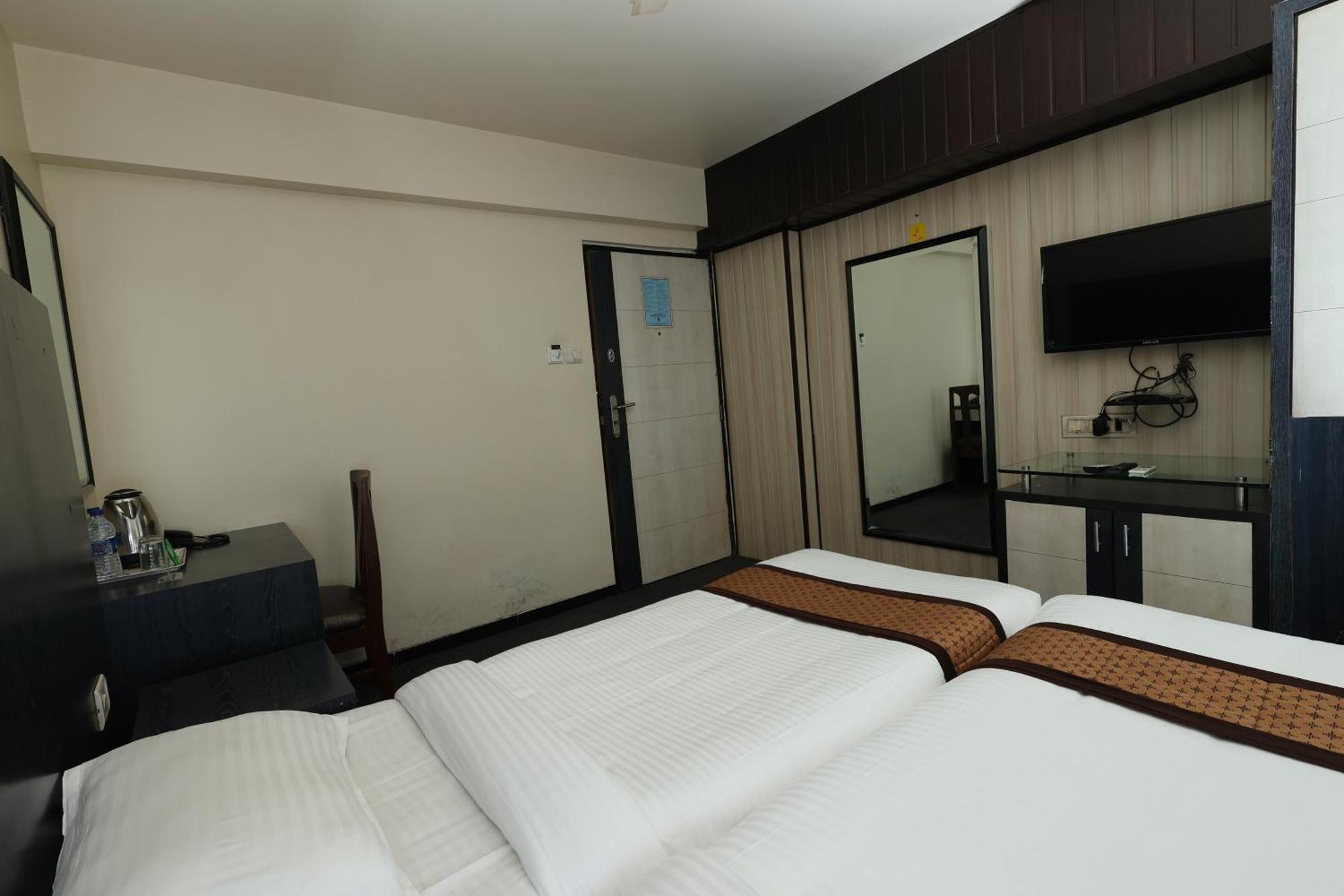 Quaint Suites Hotel & Banquet Mumbai Exterior photo