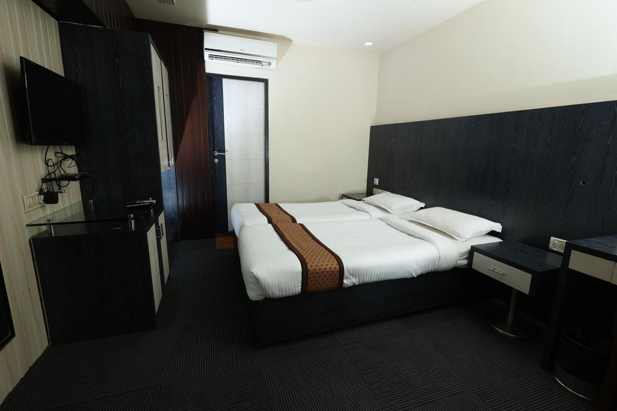 Quaint Suites Hotel & Banquet Mumbai Exterior photo